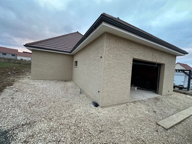 Pavillon neuf avec crépi finition écrasée