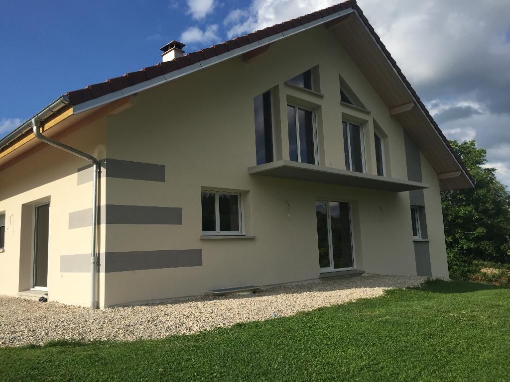 Façade de bâtiment beige et gris