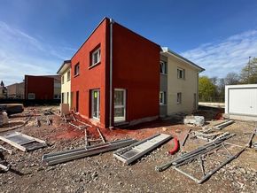 Finition tricolore sur un bâtiment à étage