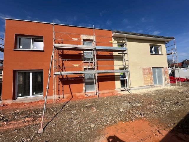 Suite des travaux de pose d'enduit au Carré de l'Habitat