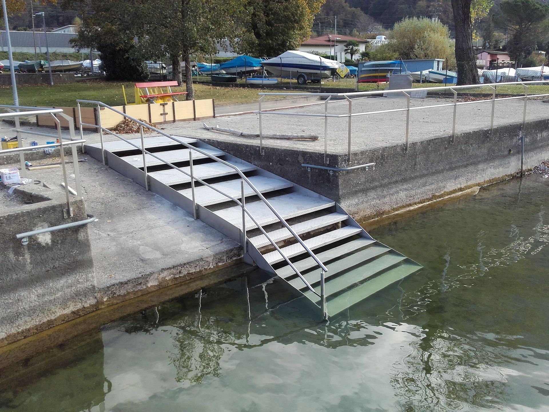 Metalcostruzioni Bernasconi - Scala immersa in acqua
