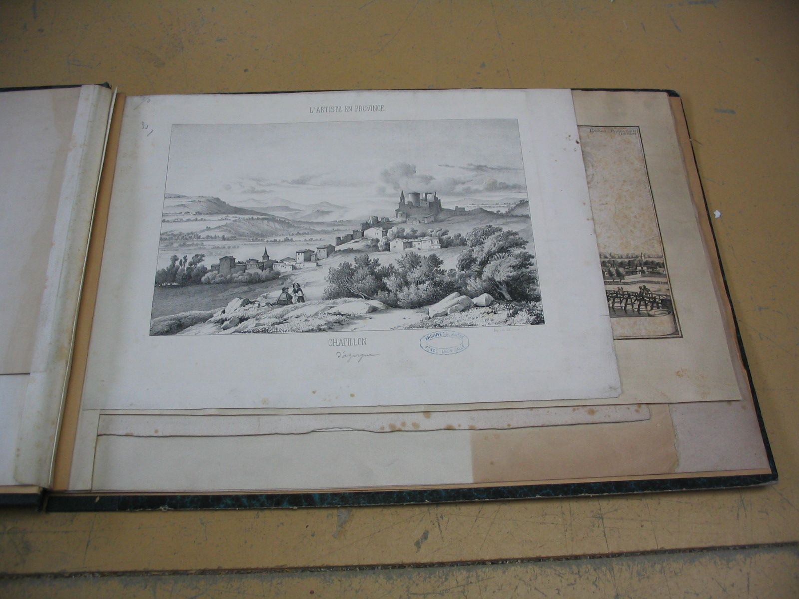 Photo ancienne dans un livre