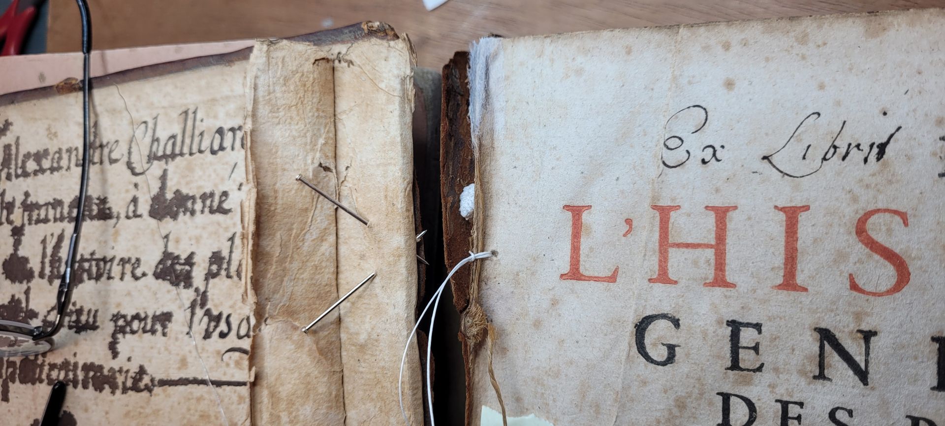 Livre avec une aiguille