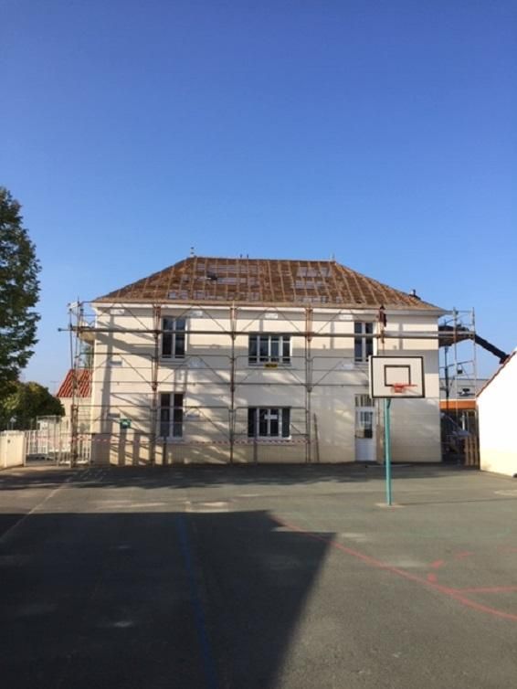 Toiture d'une école en rénovation