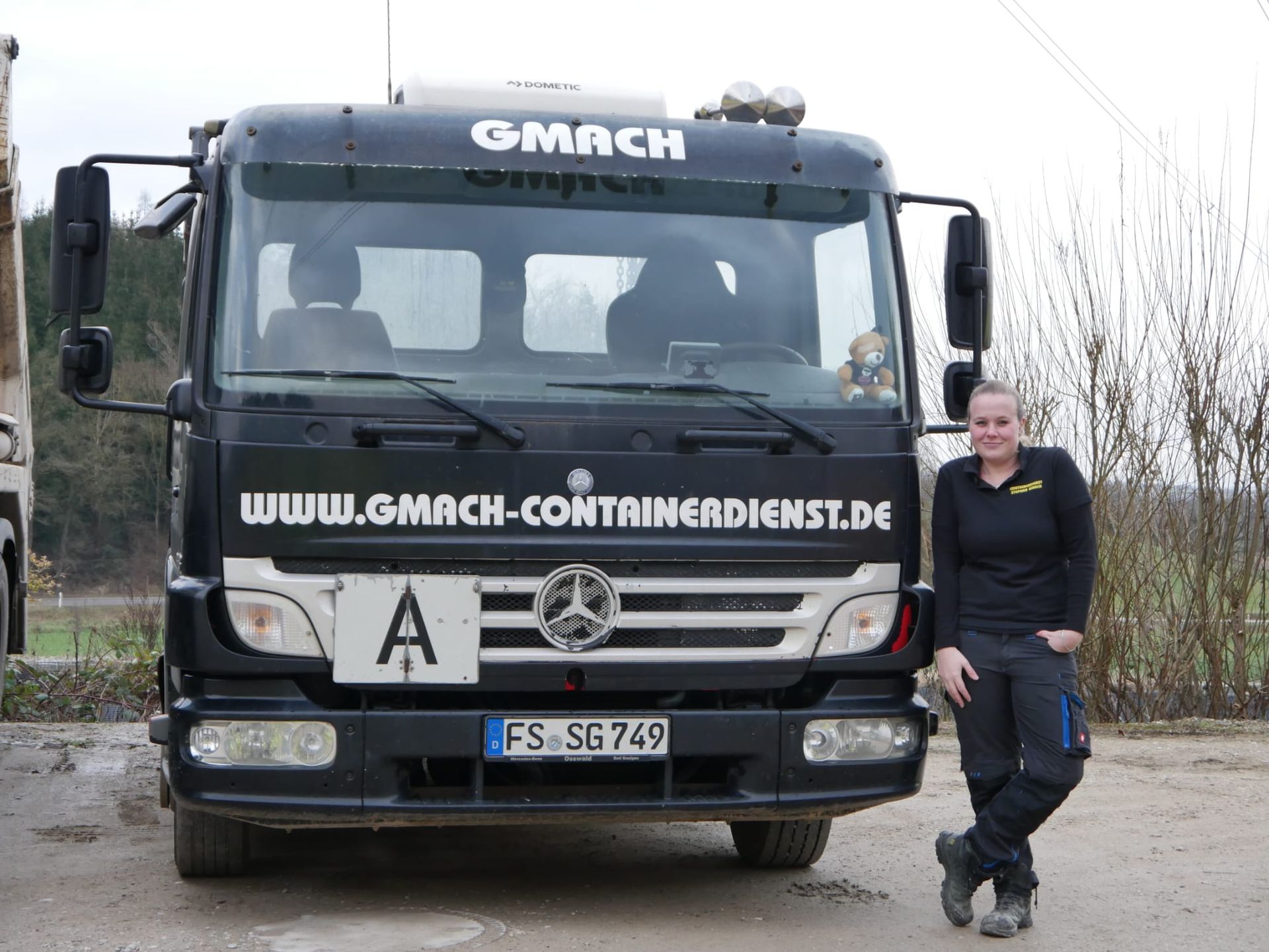 Lisa mit dem schwarzen Lkw FS-SG-749
