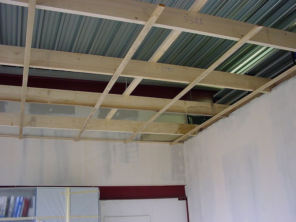 04_Wände gespachtelt Decke Unterkonstruktion 