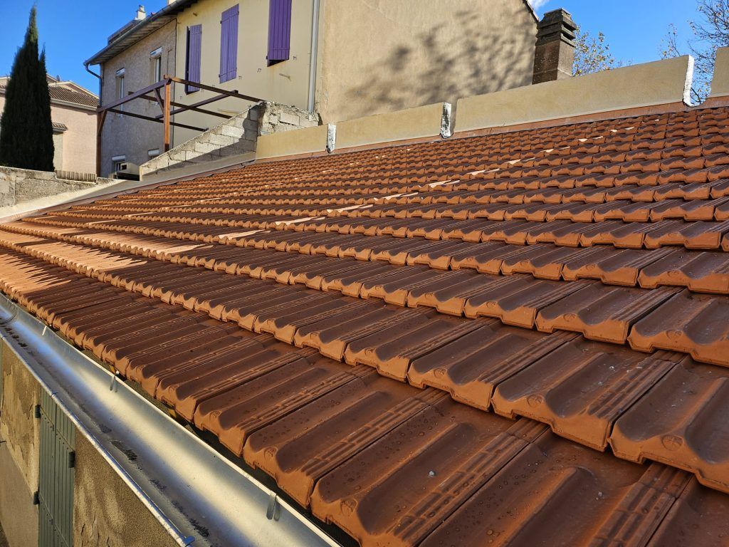 Toiture d'une maison provençale refaite à neuf