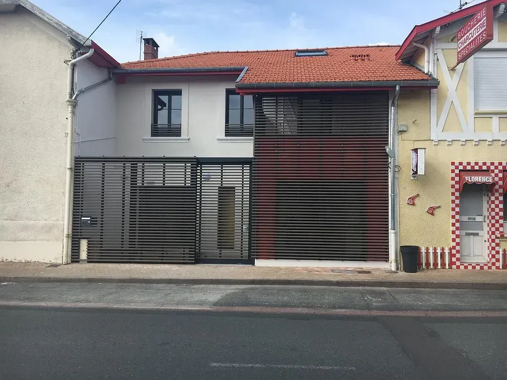 Après - Façade de bâtiment voué à devenir cabinet médical