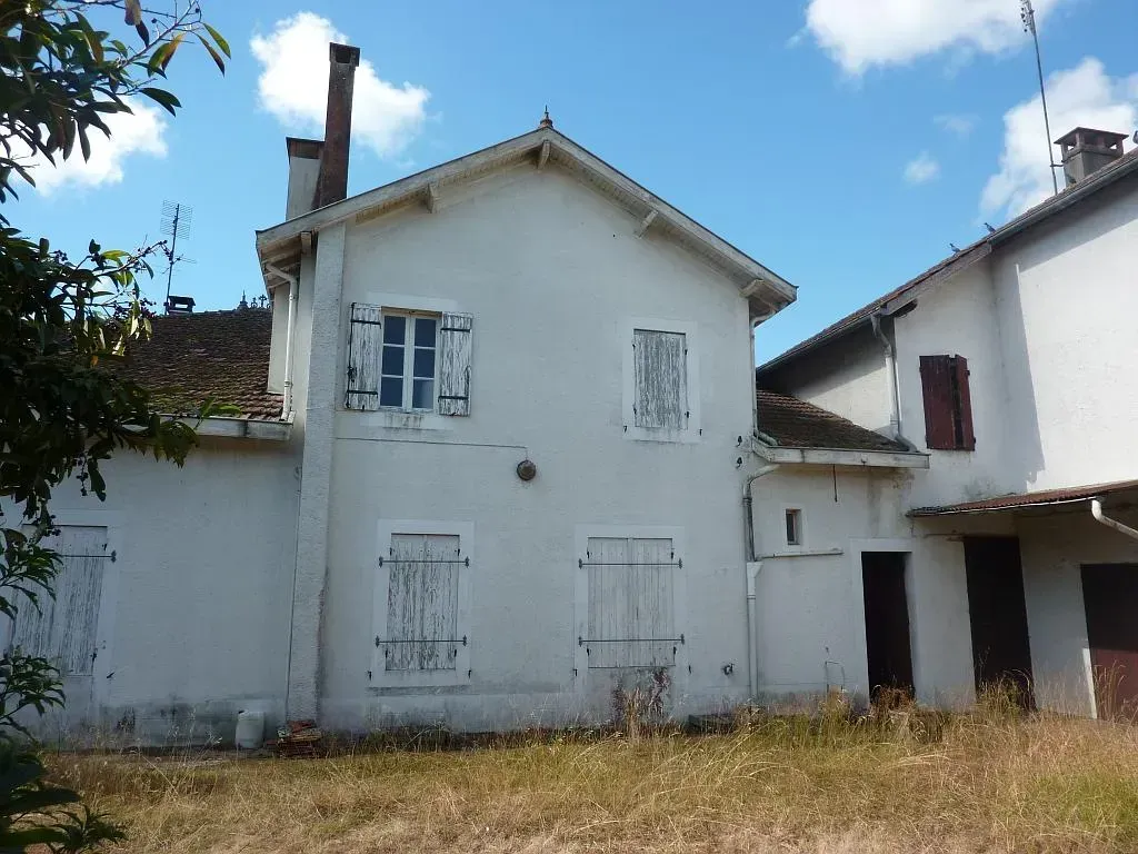 Avant - Arrière de bâtiment voué à devenir cabinet médical