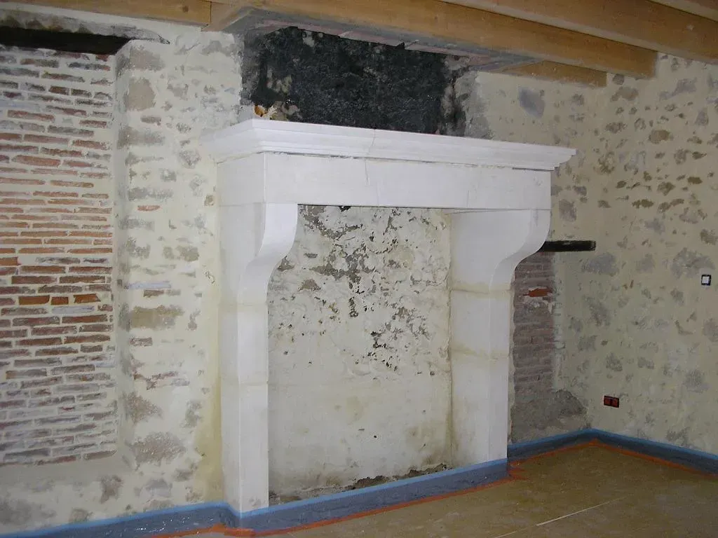 Pendant travaux - Réhabilitation d'une cheminée en pierre