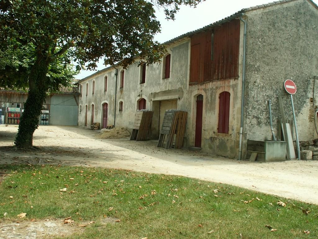 Avant - état des lieux d'un ancien bâtiment à Préchac
