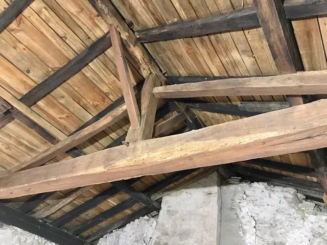 Avant, charpente - Réhabilitation d'un étage en type loft