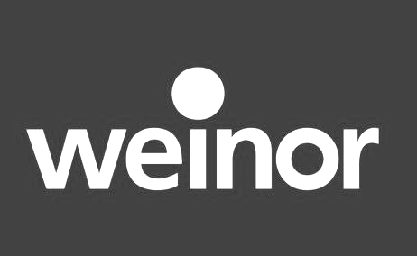 Weinor-Logo, weiße Schrift auf dunkelgrauem Hintergrund, weißer Punkt über dem „i“.