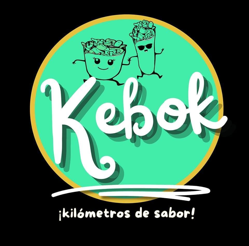 Logotipo: texto "Kebok" con kebabs de dibujos animados, c&iacute;rculo verde azulado y dorado sobre fondo negro