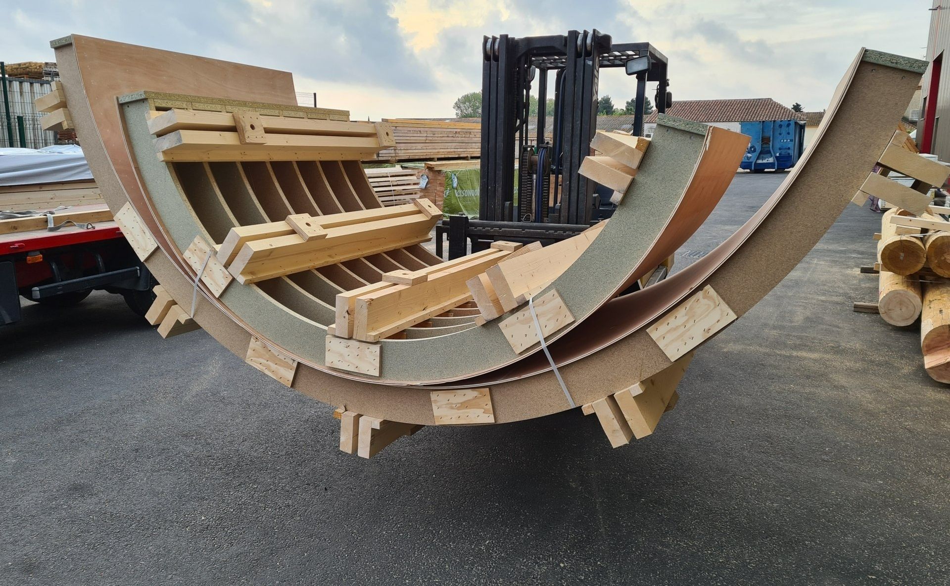 Photo d'un coffrage courbé.