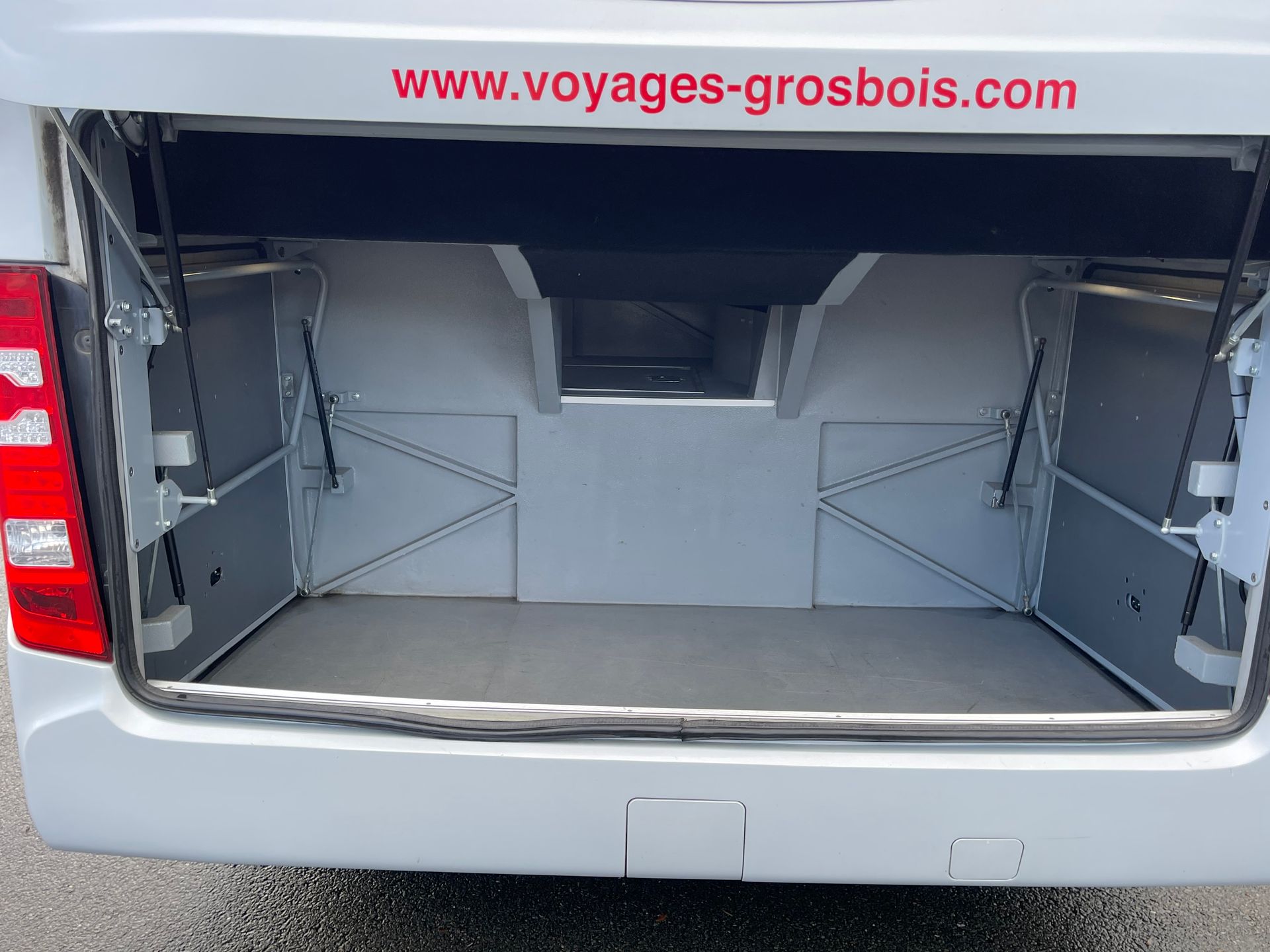 Grand espace de rangement en soute 