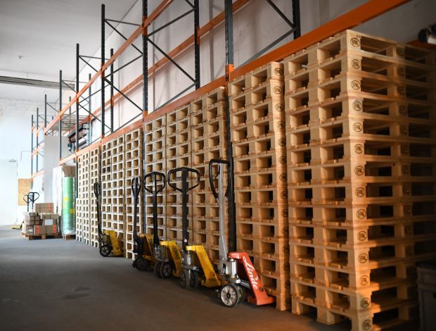 Türegün Transport Gabelstapler mit Europaletten