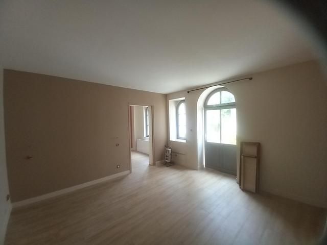 Une pièce peinte en beige