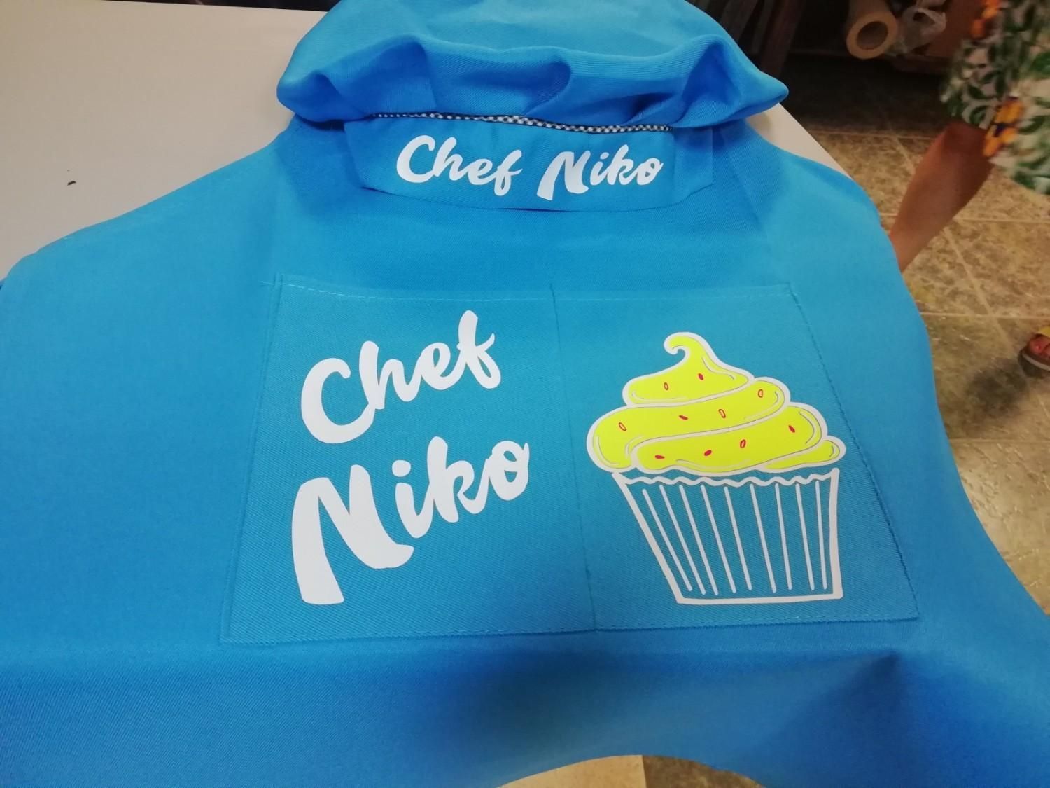 Delantal de chef azul con texto 