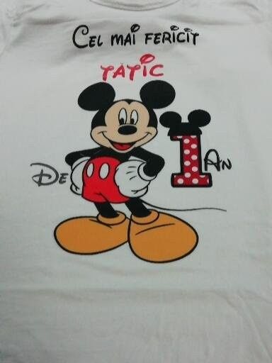 Camiseta blanca con Mickey Mouse, texto 