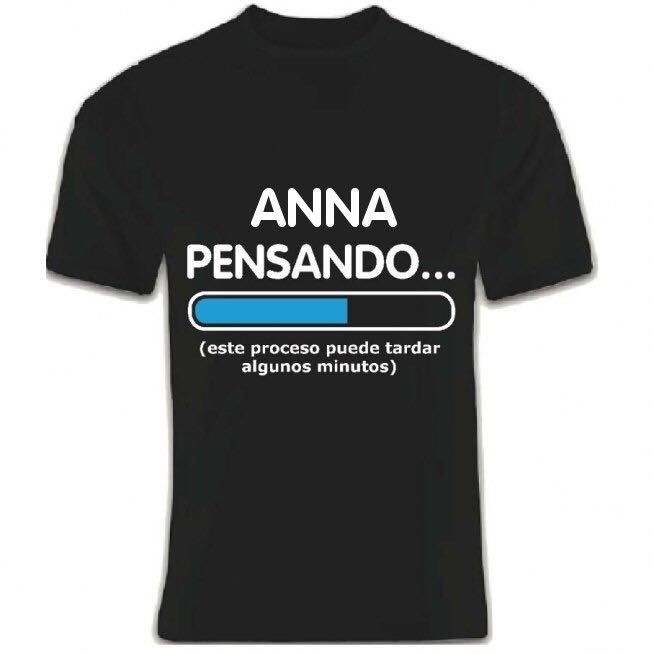 Camiseta negra con el texto 