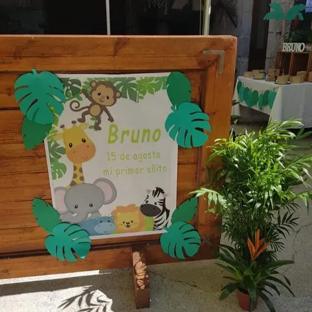 Un cartel de madera que dice bruno.