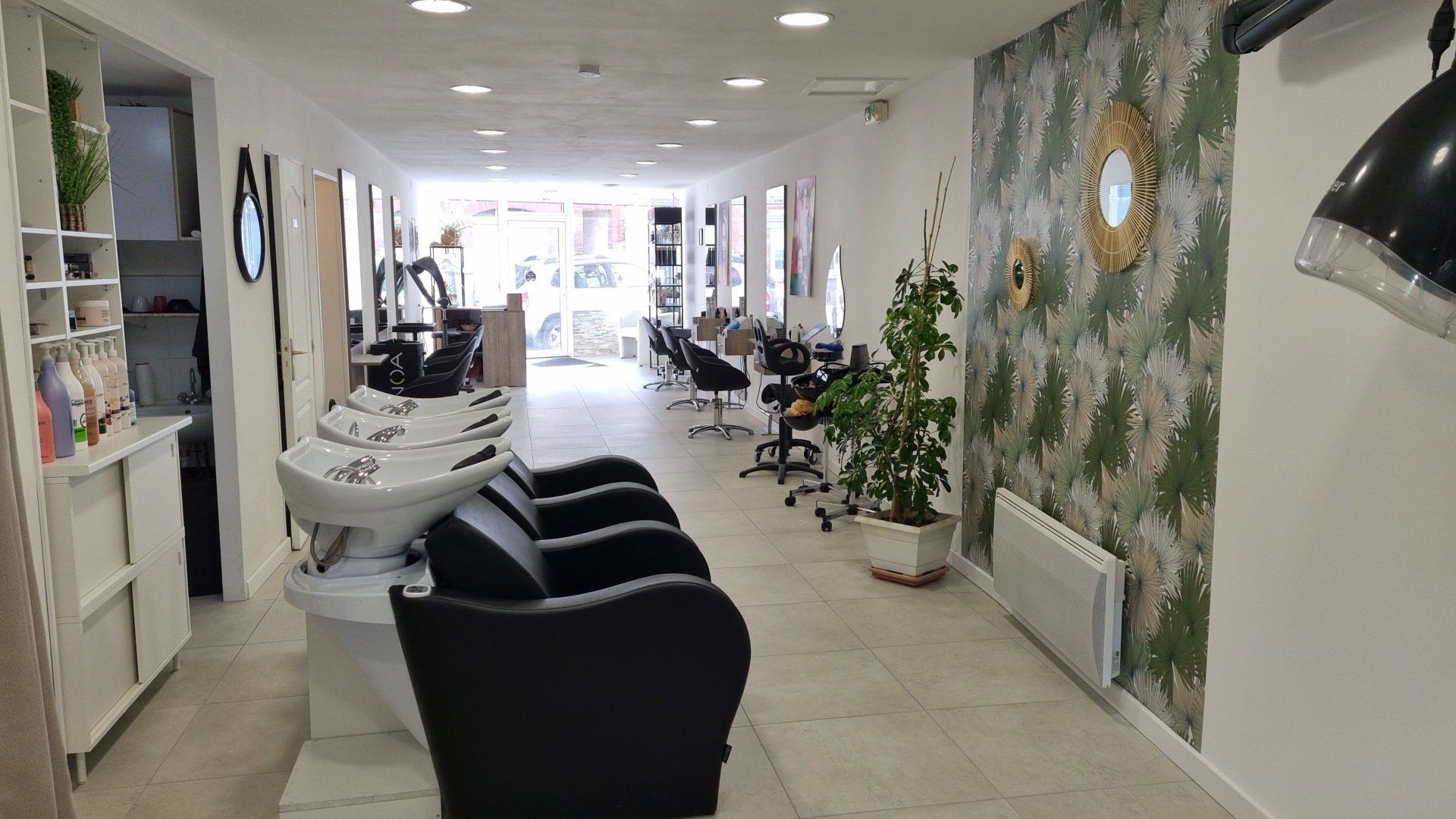 Intérieur salon de coiffure