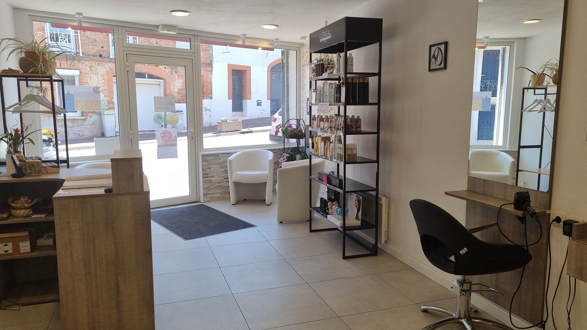 Entrée salon de coiffure