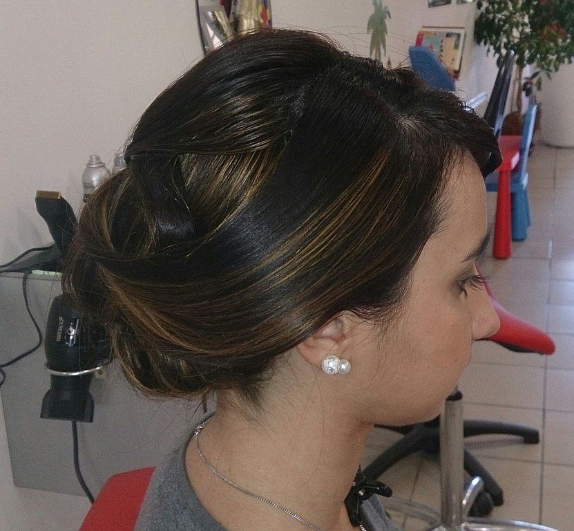 Chignon mèche brune et mèche blonde