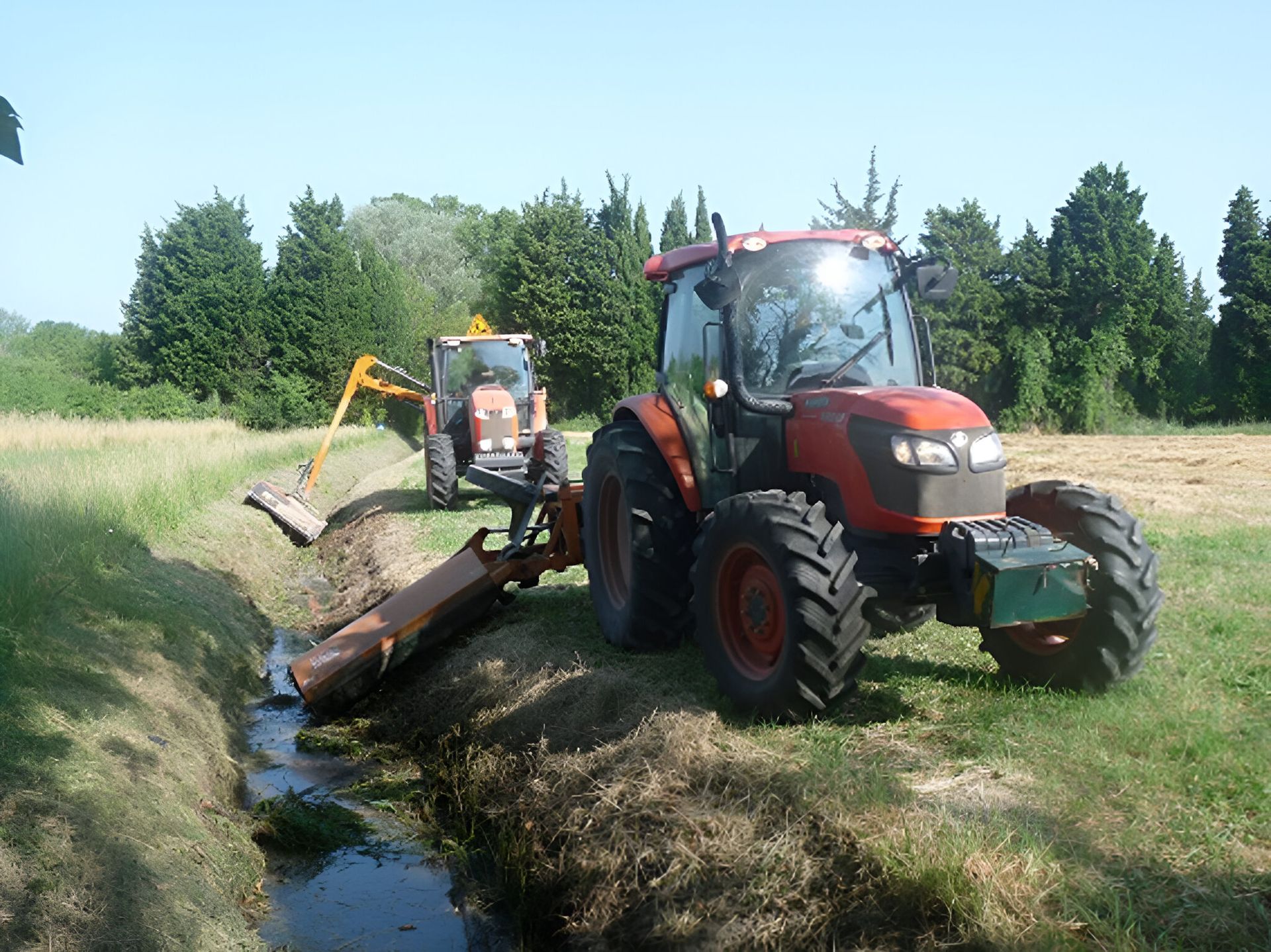 Débroussaillage d'un fossé