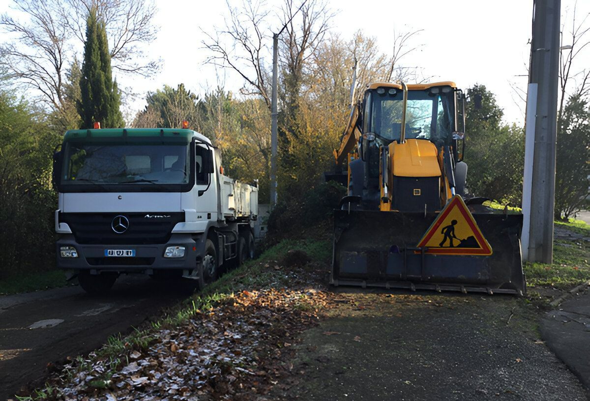 Camion et engin de terrassement à louer
