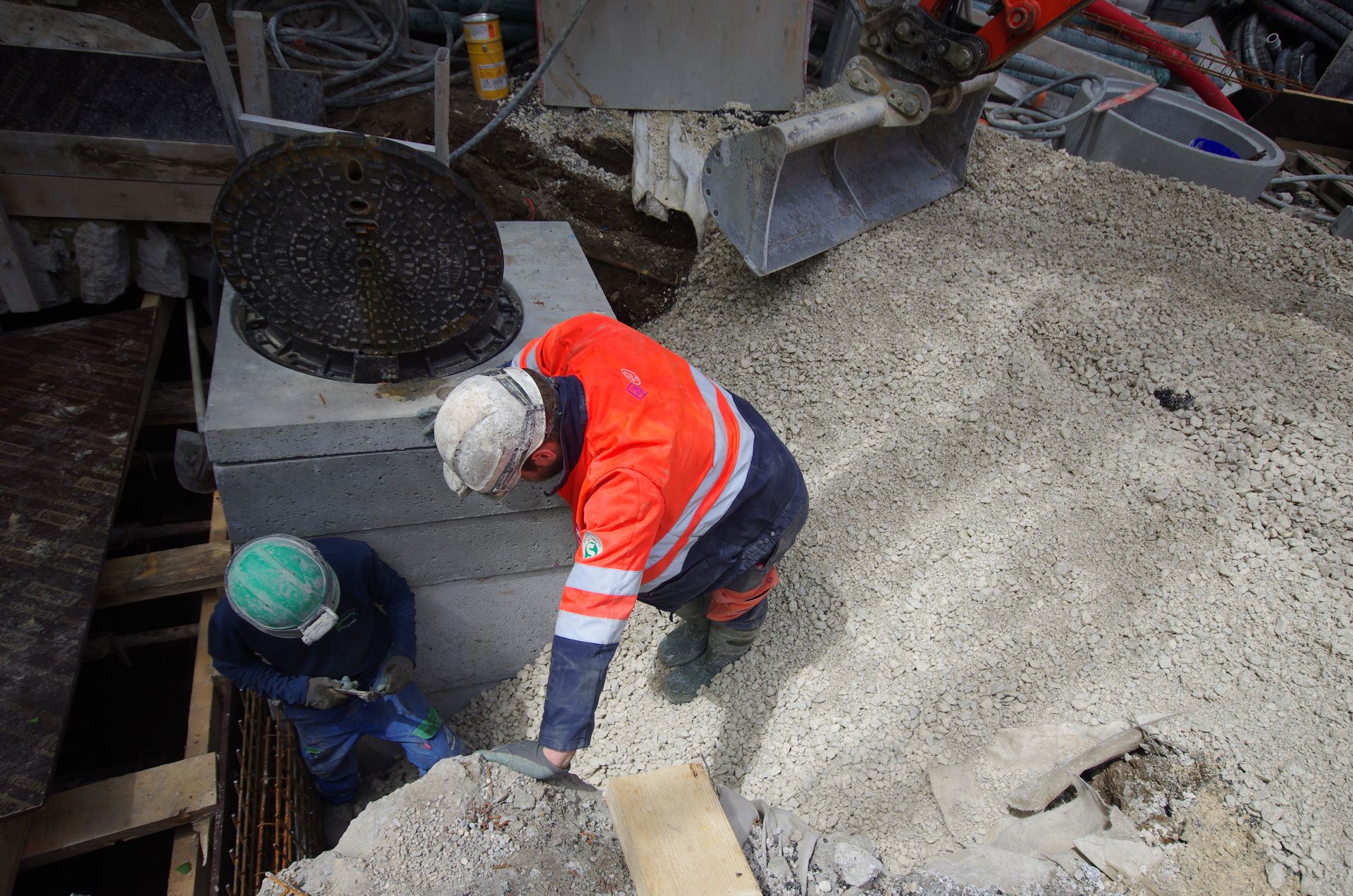 Formation d'un employé sur un chantier