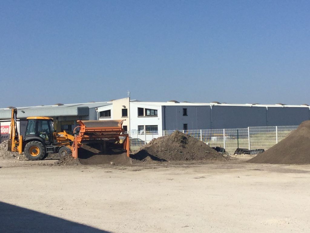 Tas de gravats prêt à être recyclé