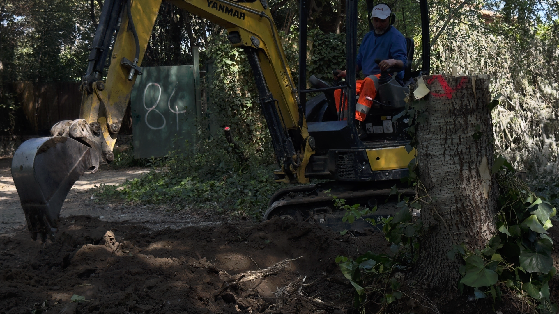 Terrassement à la mini-pelle Yanmar pour assainissement non collectif à Avignon