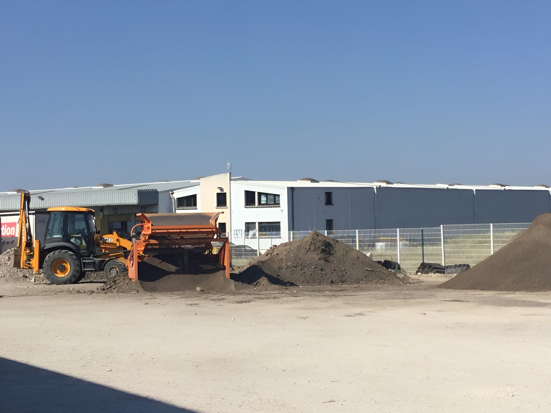 Tas de déchets en cours de traitement