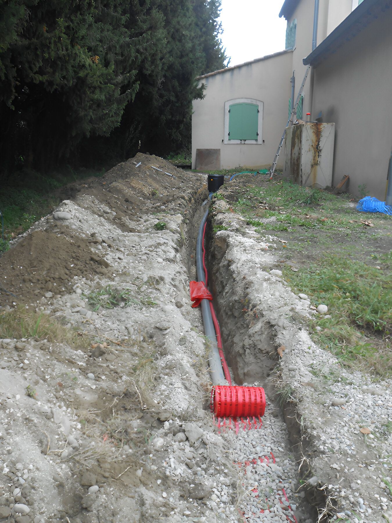 Tranchée pour la création d'un réseau domestique
