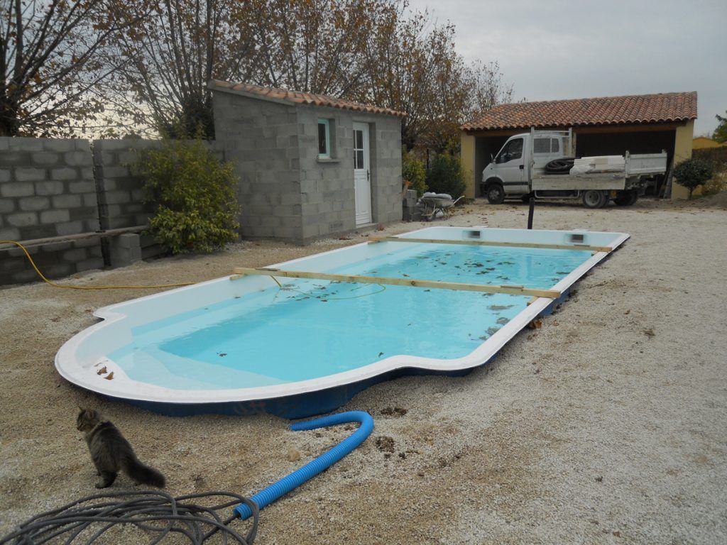 Remblayage autour d'une piscine