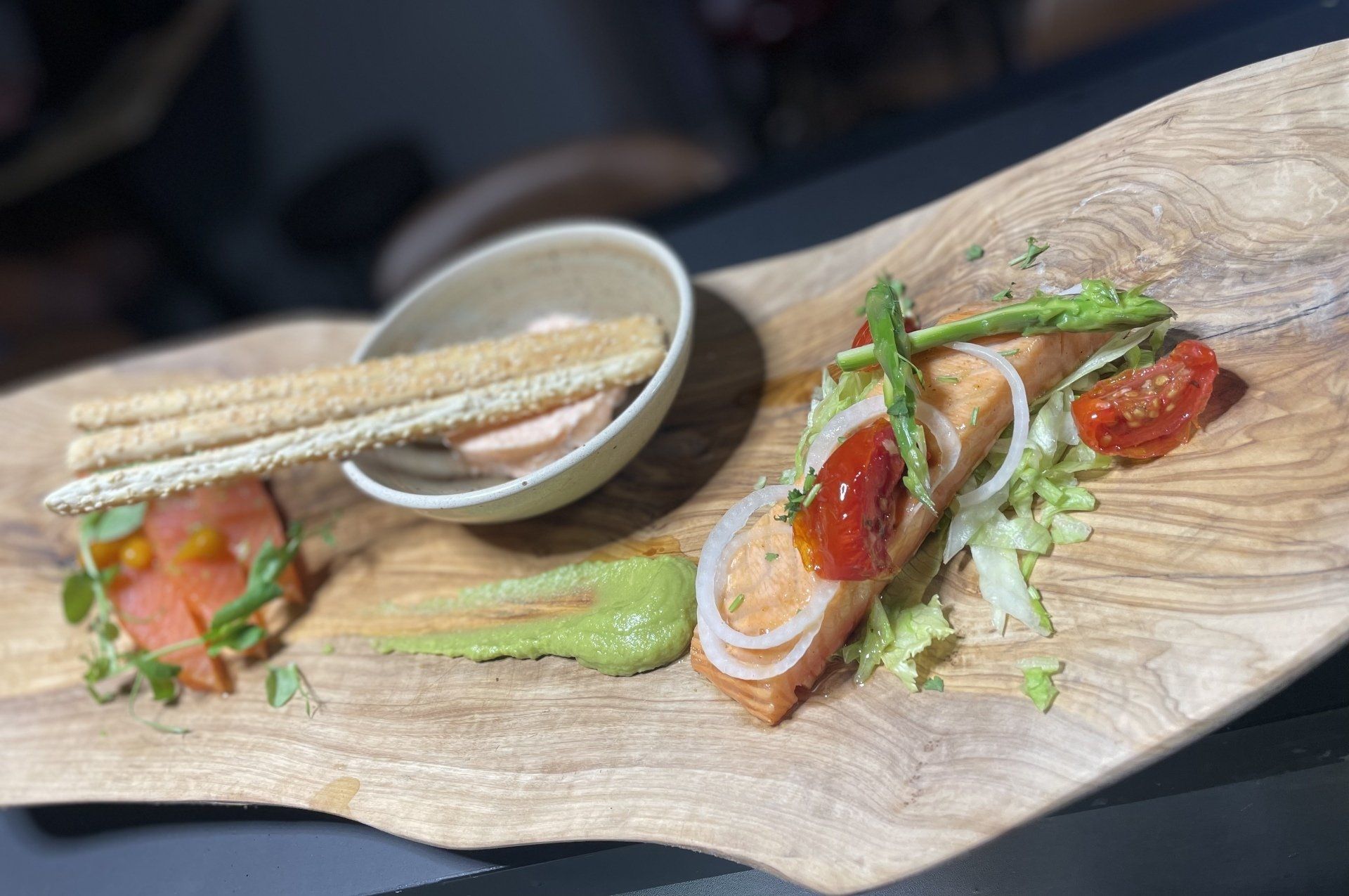 Plat du jour et verre de vin Plat du jour et verre de vin