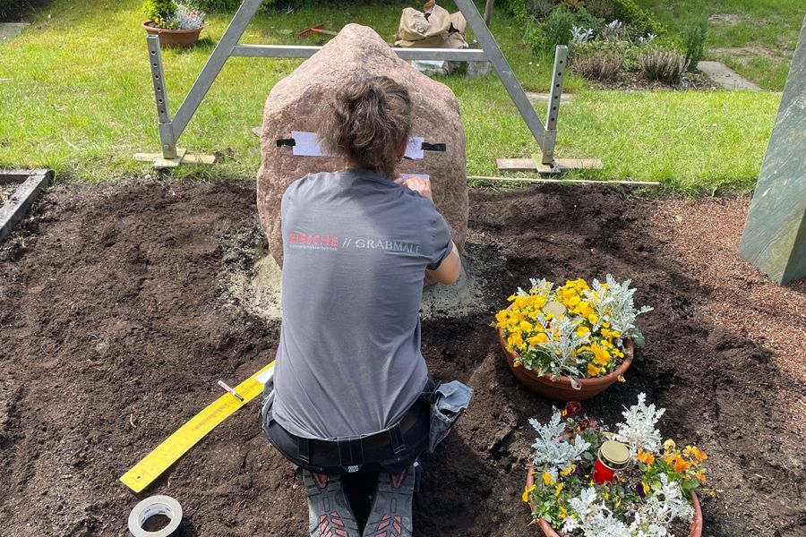 A large rock is sitting on the back of a truck.