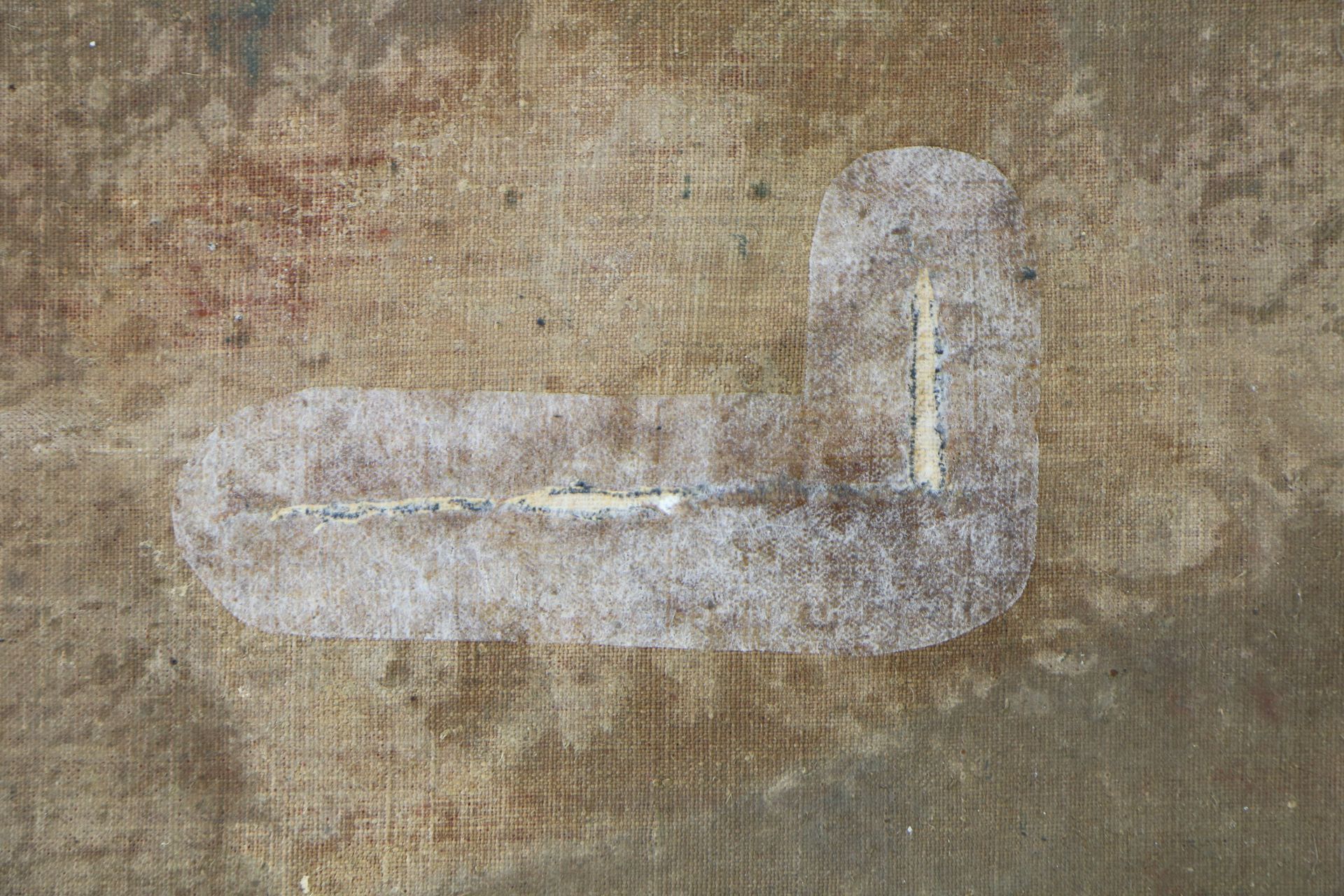 Consolidation des déchirures d'un tableau.