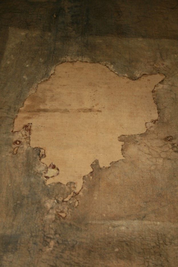 Toile après la consolidation des déchirures et des lacunes.
