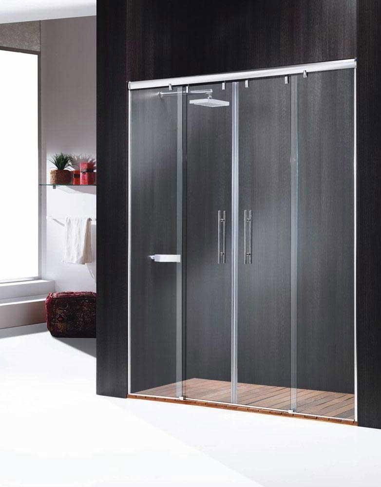 Un baño con una puerta de ducha corrediza de cristal.