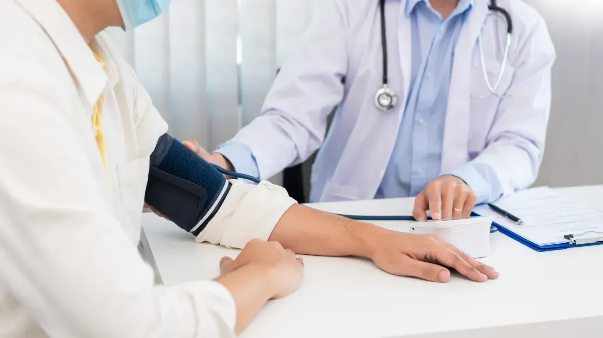Médico y paciente en consulta