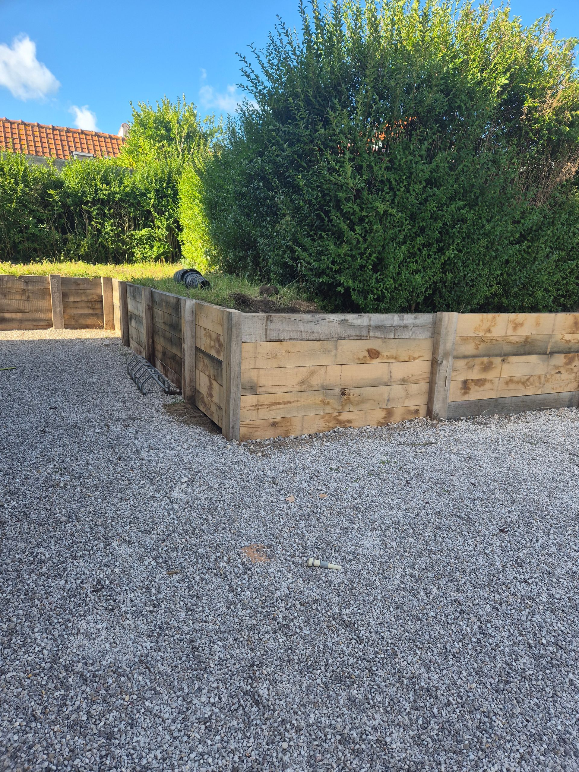Des haies en hauteur qui sont taillées