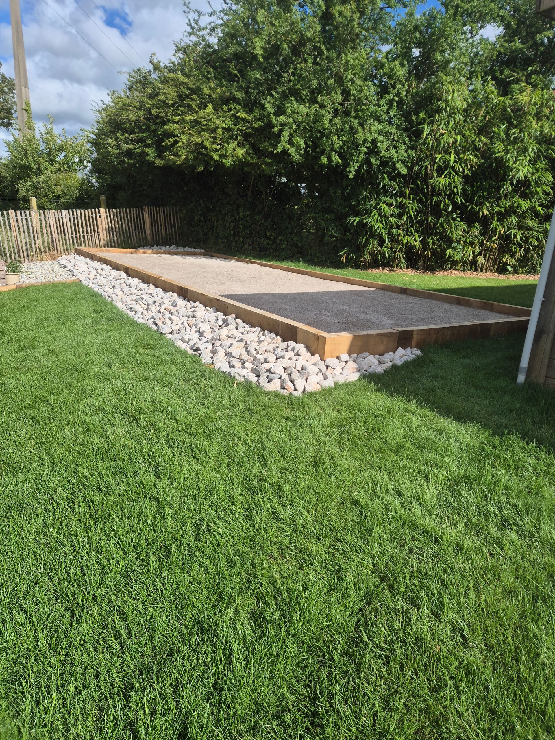 Un jardin aprés son engazonnement