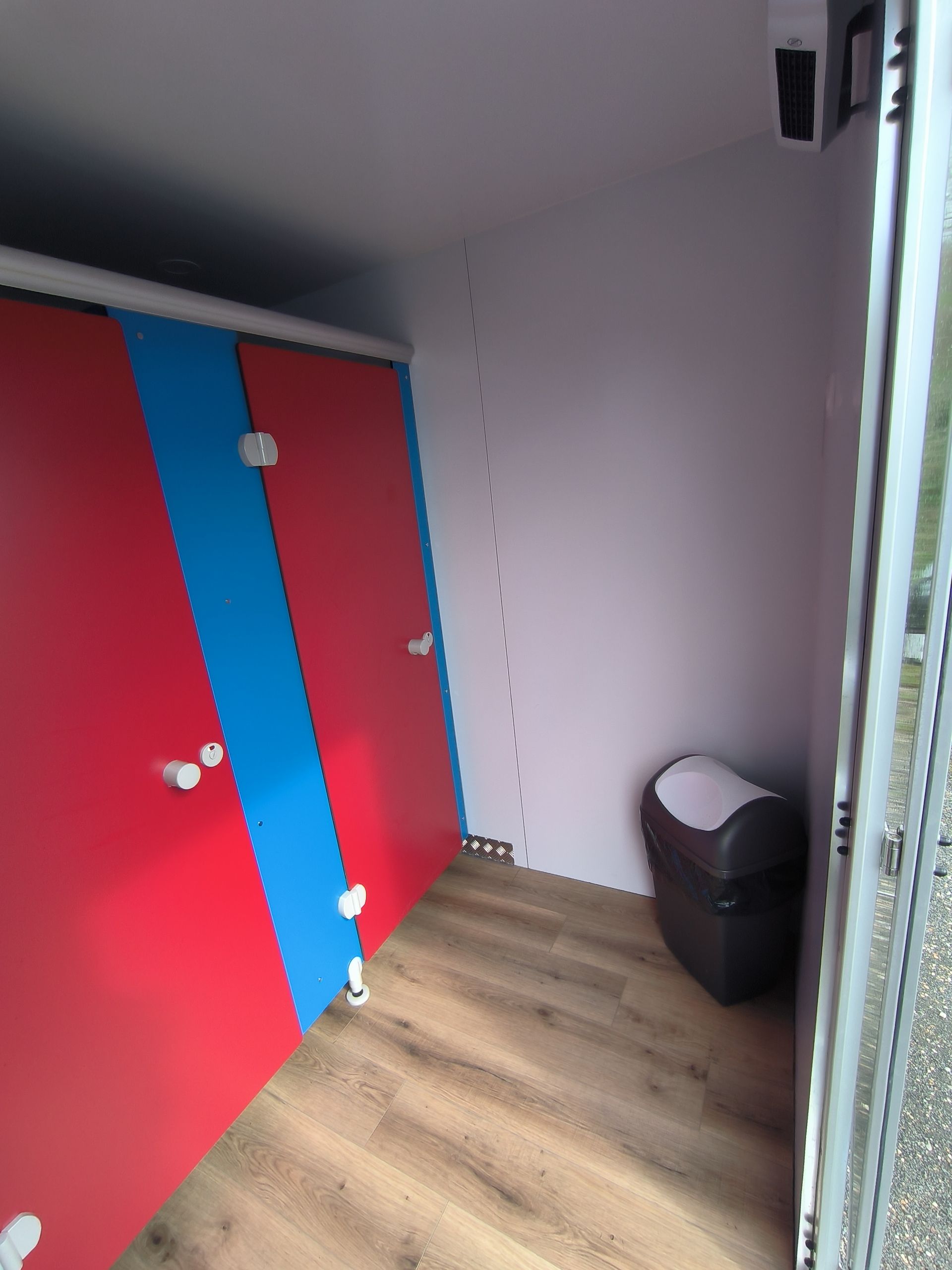 Véhicule toilette sanitaire n°2 - 1