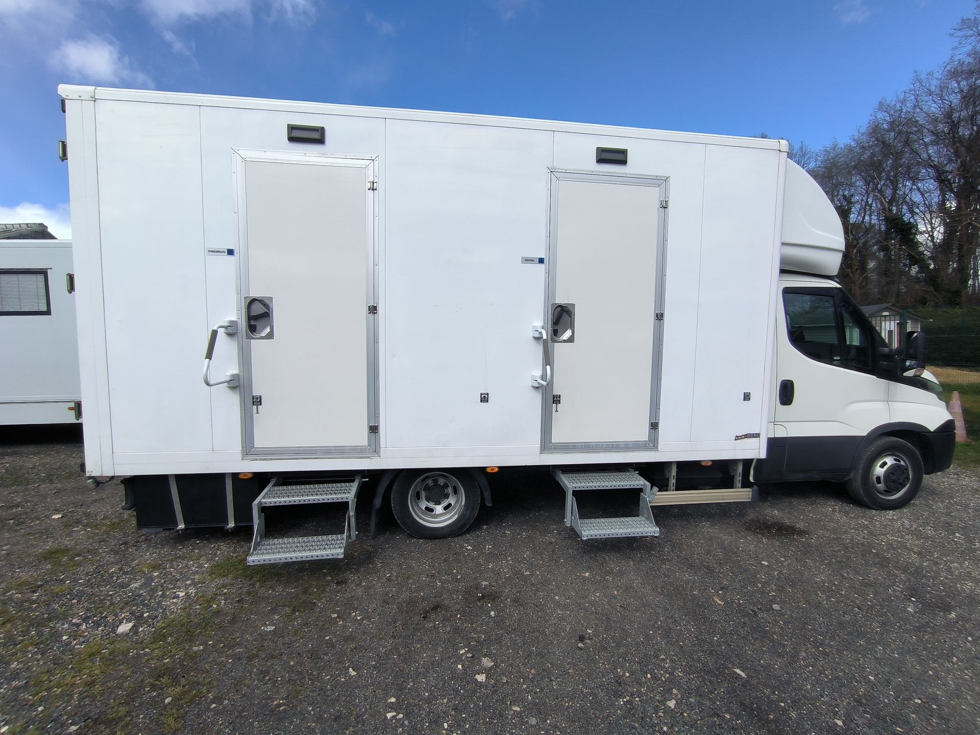 Véhicule toilette sanitaire n°2 - 2