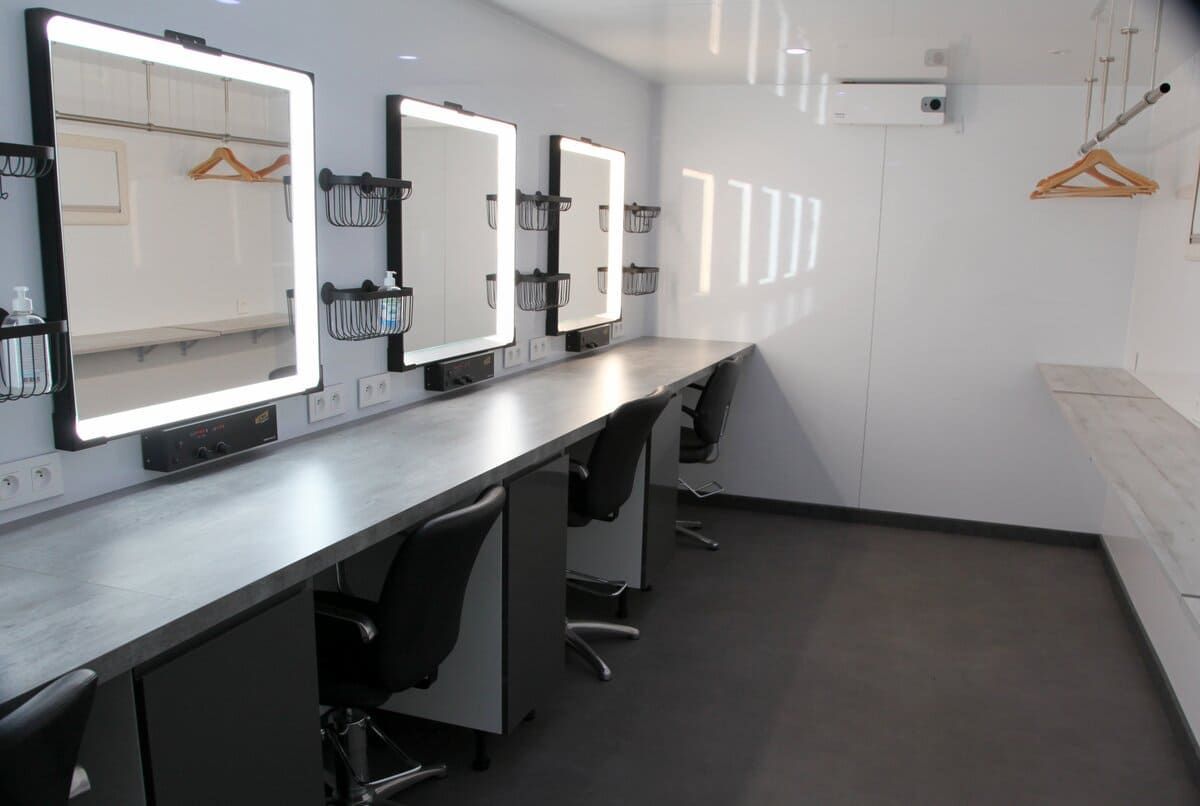Loge Maquillage / Coiffure – 5 postes - 1