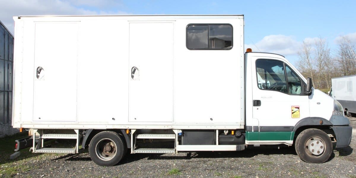 Véhicule toilette sanitaire n°1 - 1