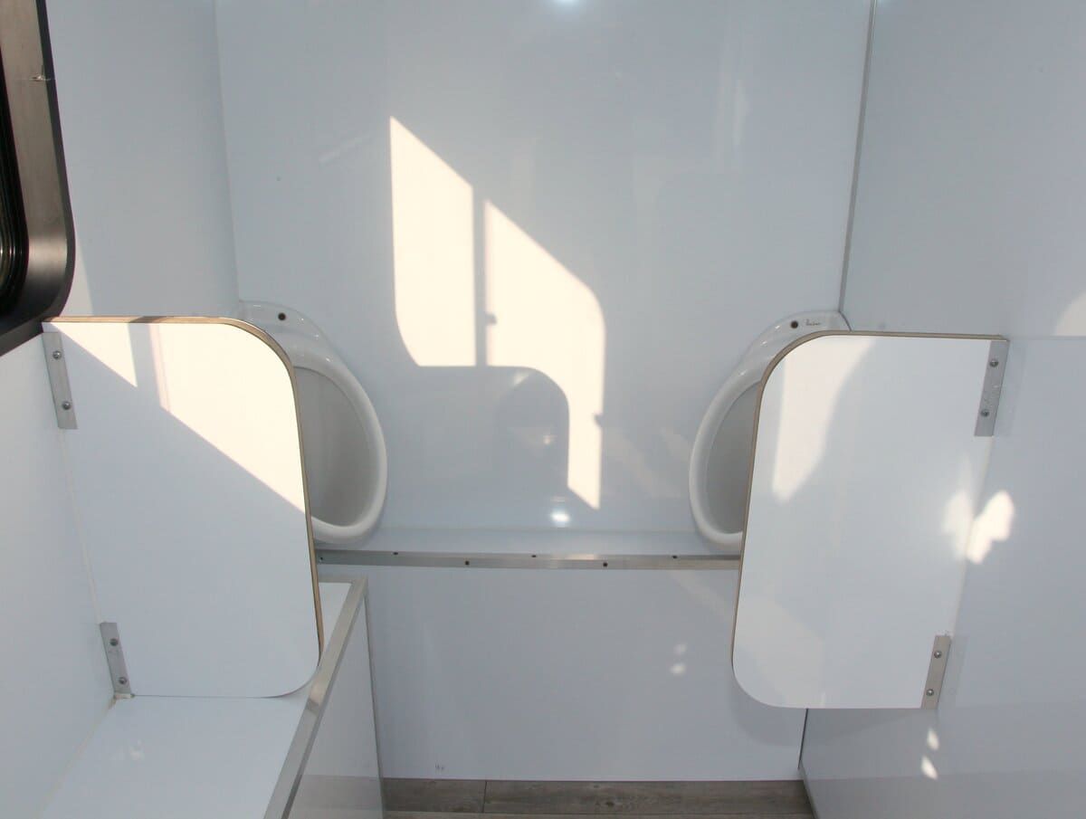 Véhicule toilette sanitaire n°1 - 3